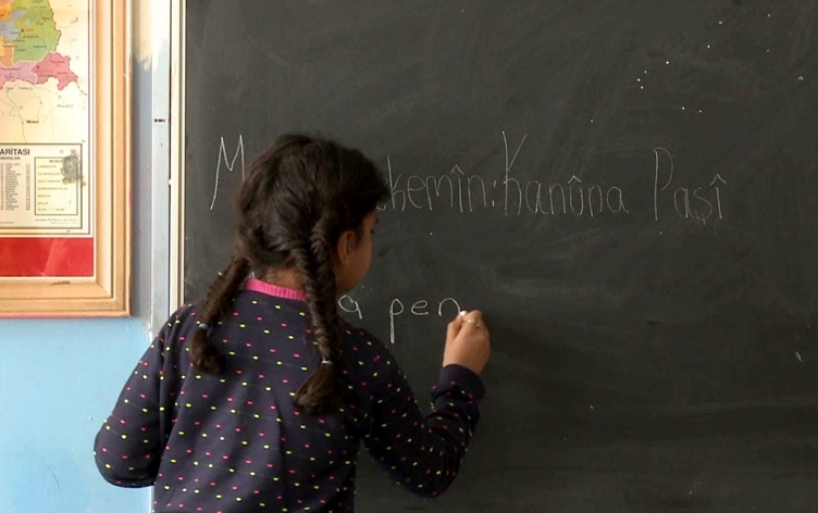 تورکیا لە 15 هەزار مامۆستا، تەنیا 6 مامۆستای زمانی کوردیی دامەزراند