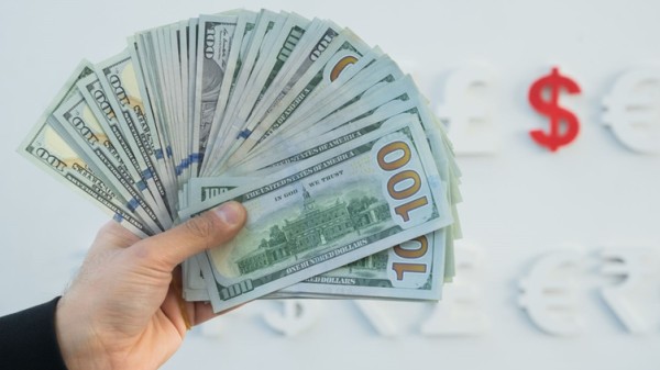 ئەنجوومەنی بازاڕی دراوی هەولێر: دۆخی سیاسی و هەڕەشە نێودەوڵەتییەکان بەهای دیناریان دابەزاند